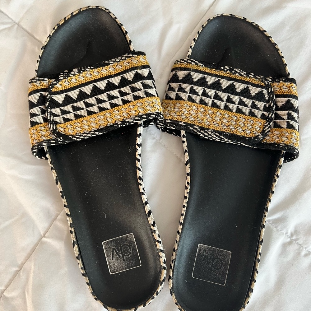 Sandal flip flop- size 11